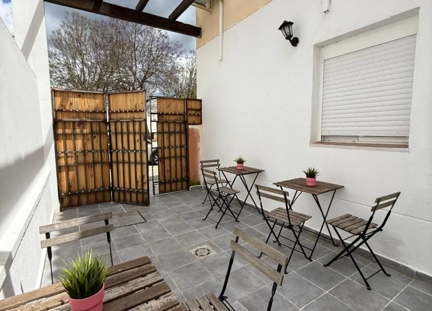 Habitacion Triple Con Bano Compartido Sevilla Deluxe Los Rosales Spain