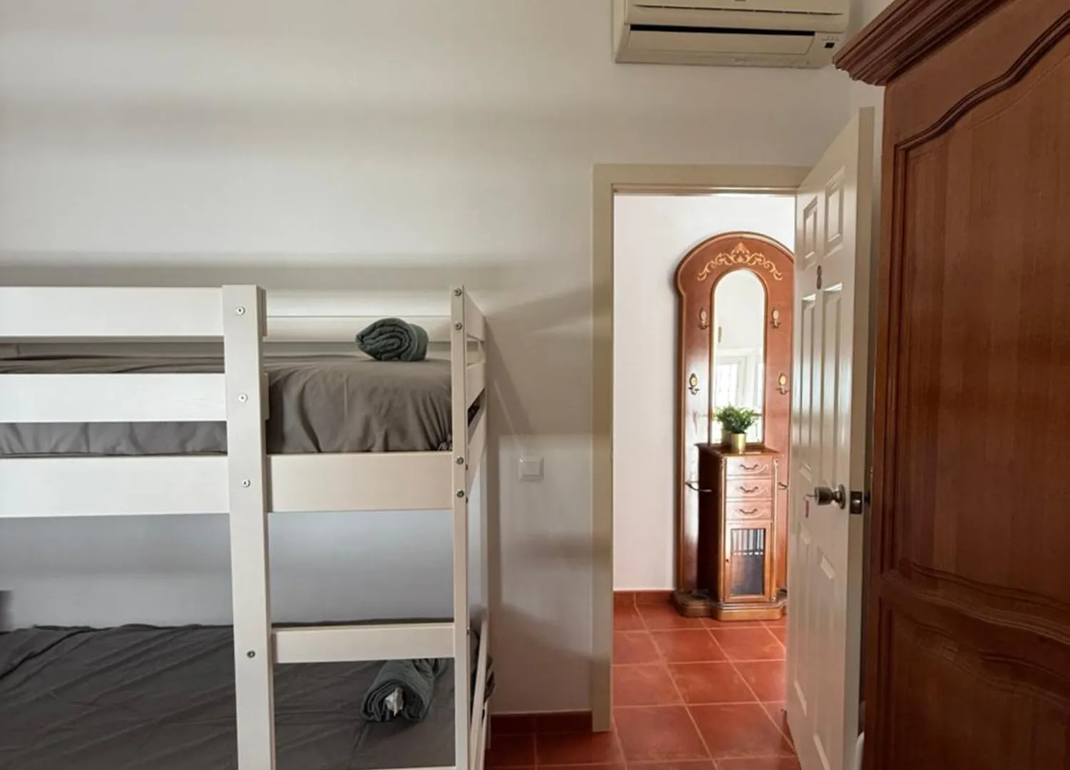 Homestay Habitacion Triple Con Bano Compartido Sevilla Deluxe Los Rosales